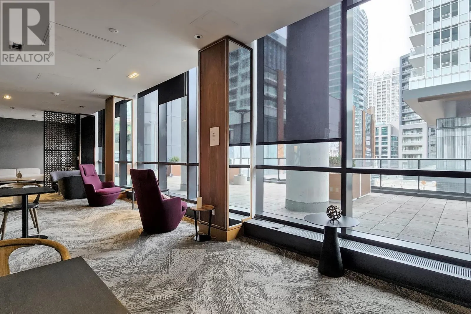 1006 - 17 BATHURST STREET