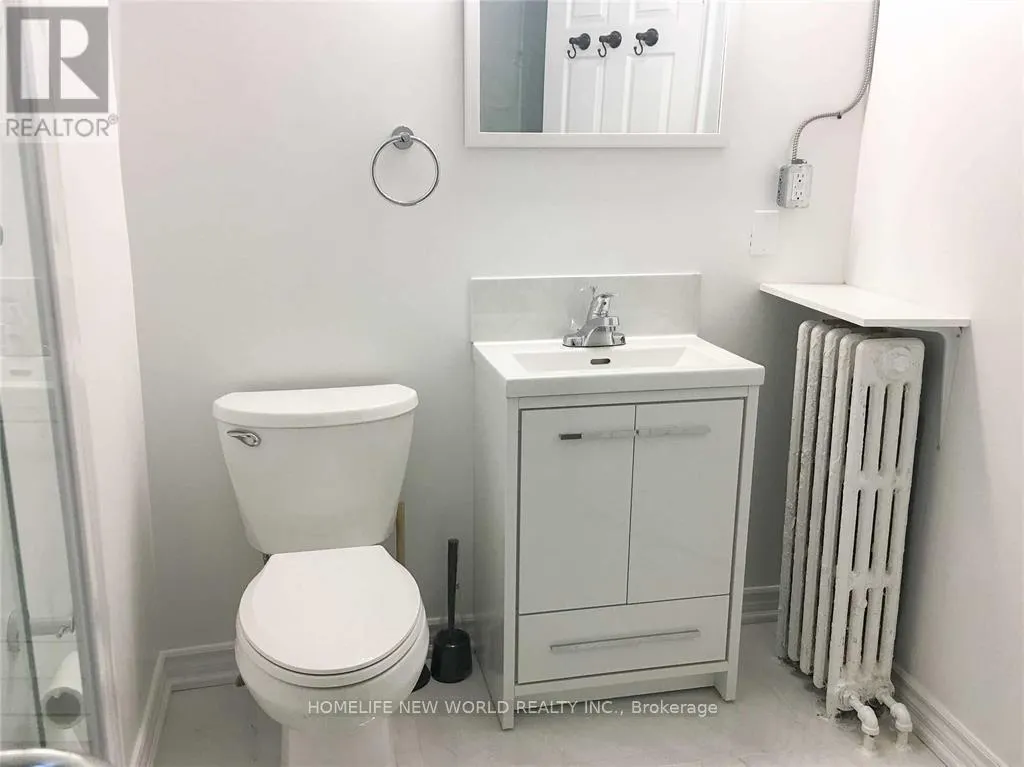 2ND FLOOR - 1104 COLLEGE STREET
