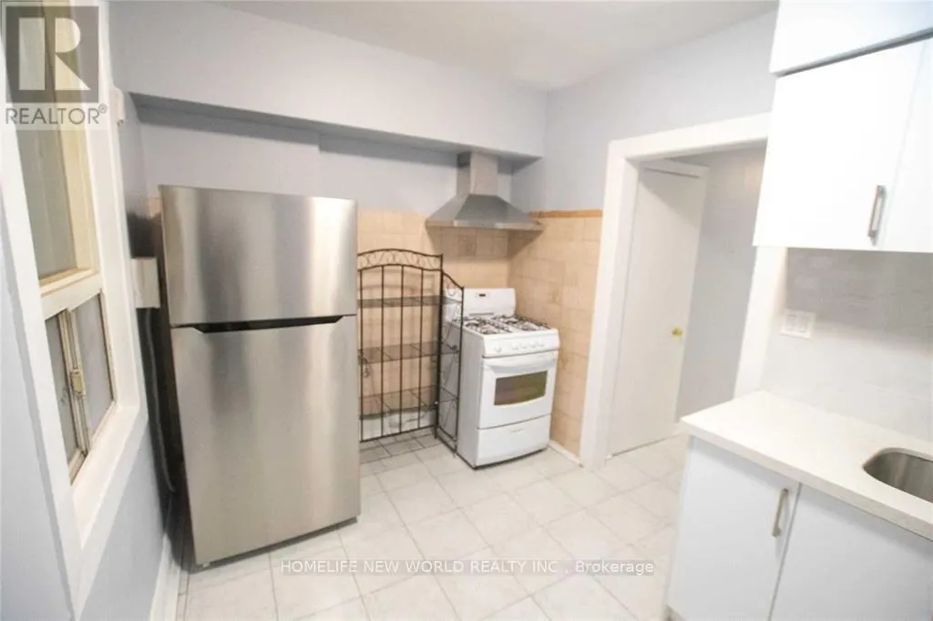 2ND FLOOR - 1104 COLLEGE STREET