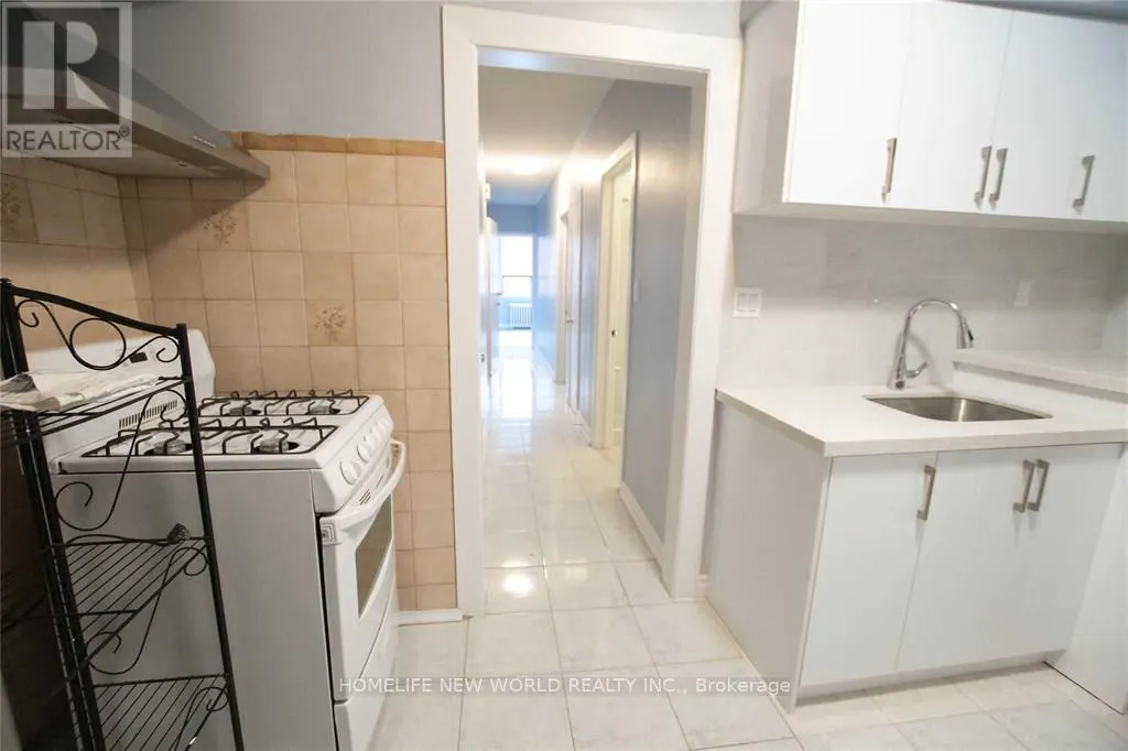 2ND FLOOR - 1104 COLLEGE STREET
