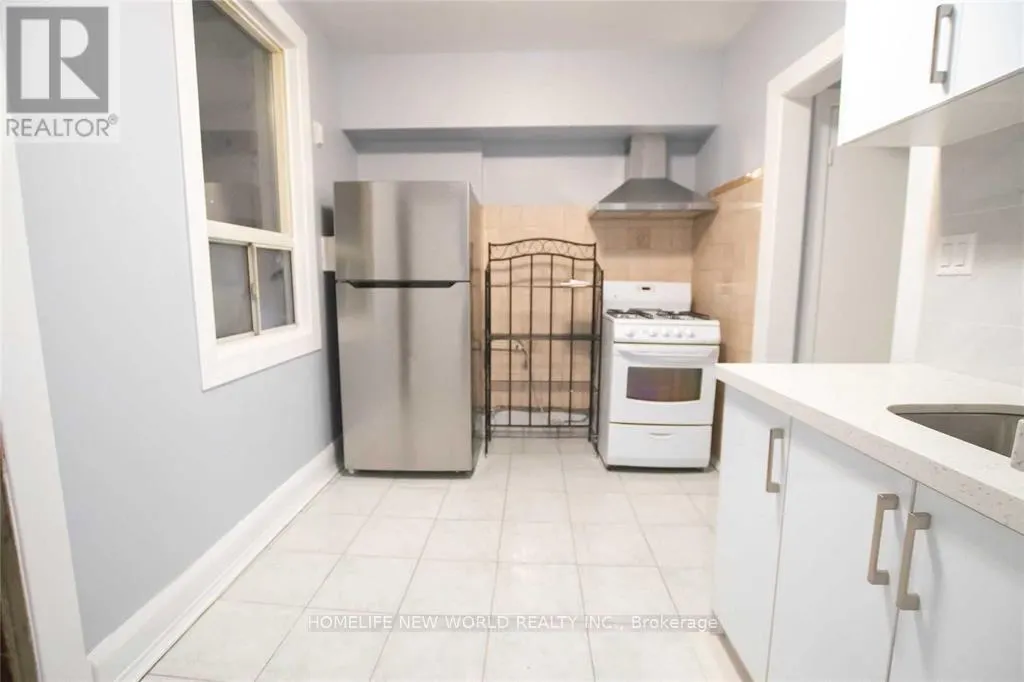 2ND FLOOR - 1104 COLLEGE STREET