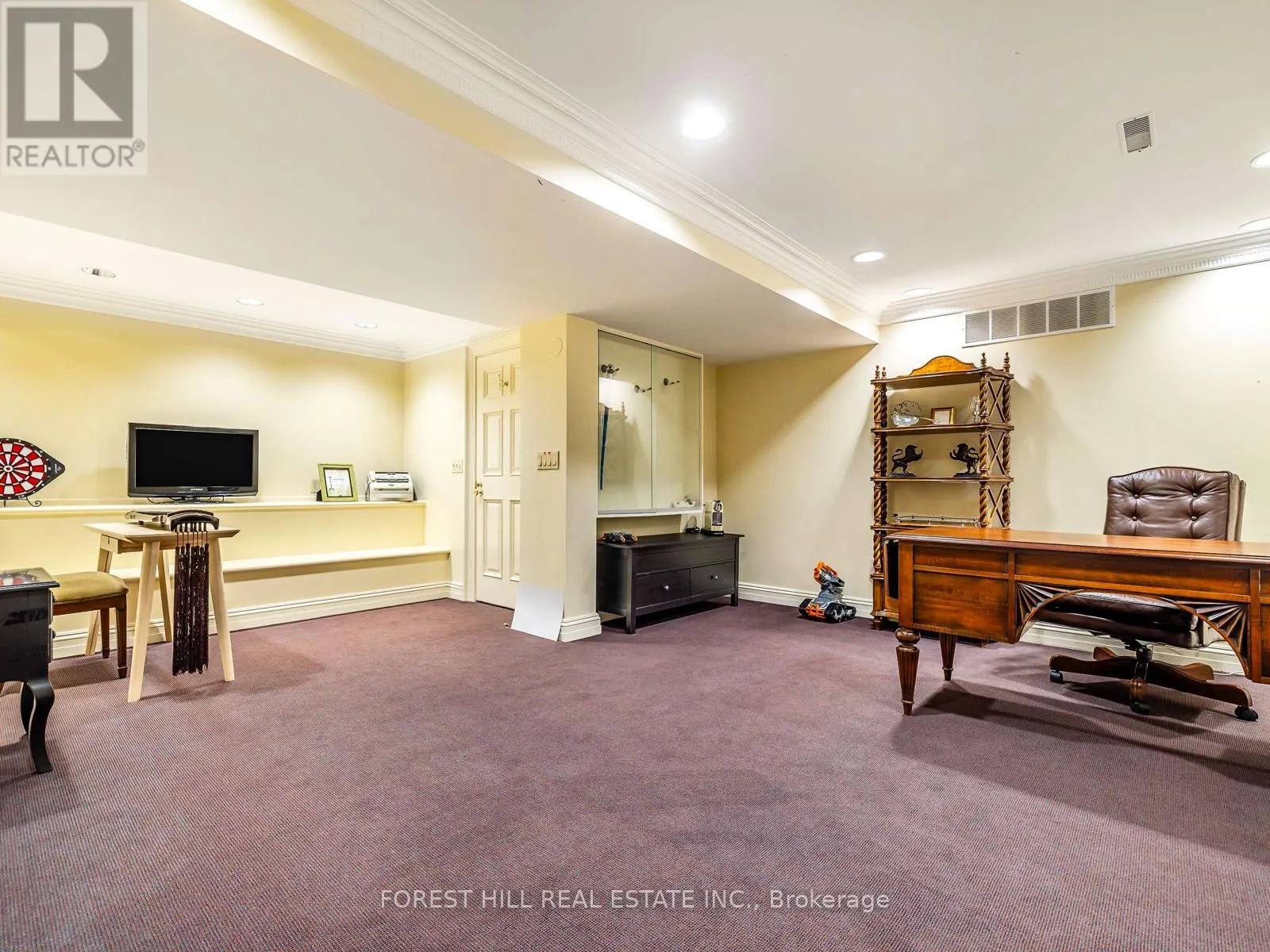 11 DEWBOURNE AVENUE