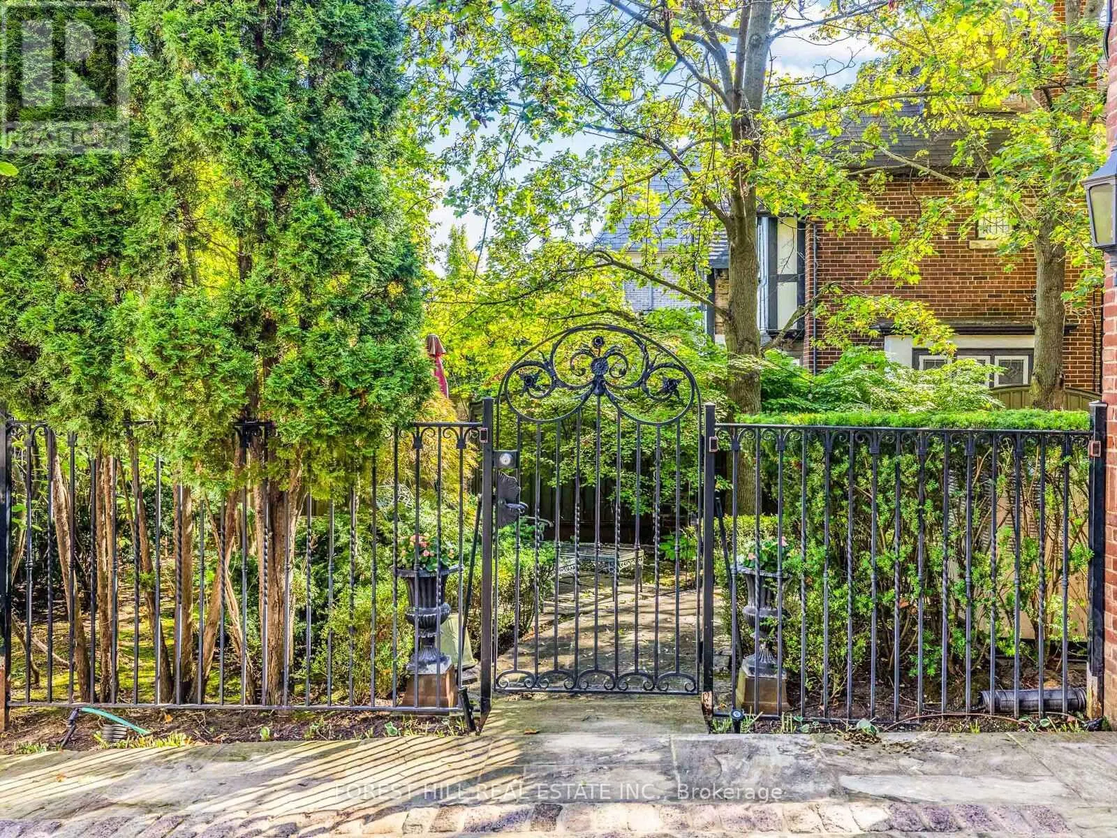 11 DEWBOURNE AVENUE