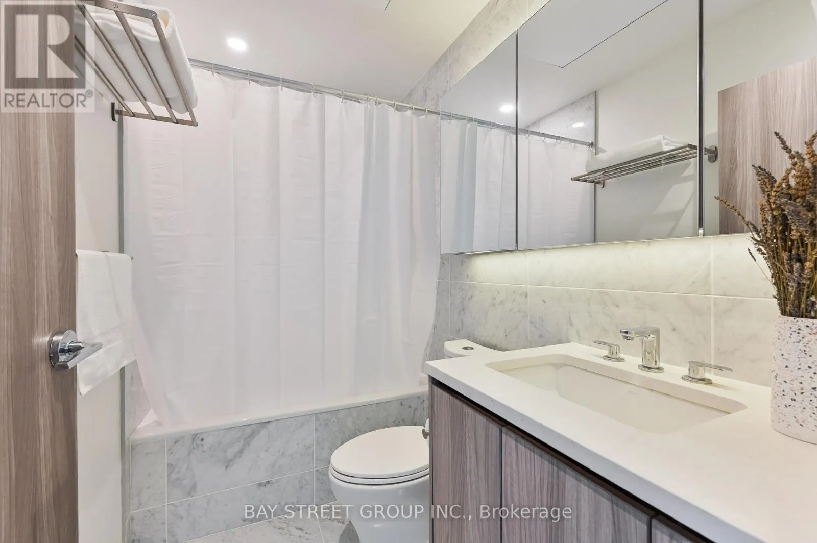 PH3808 - 85 MCMAHON DRIVE