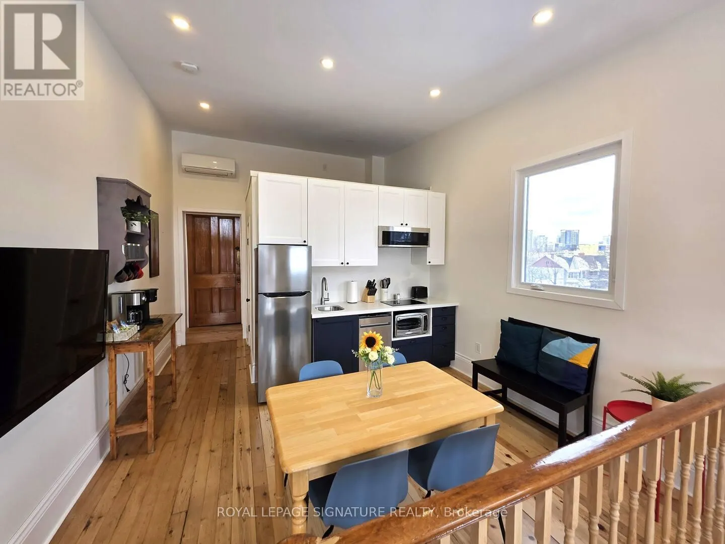UNIT 3 - 562 PARLIAMENT STREET