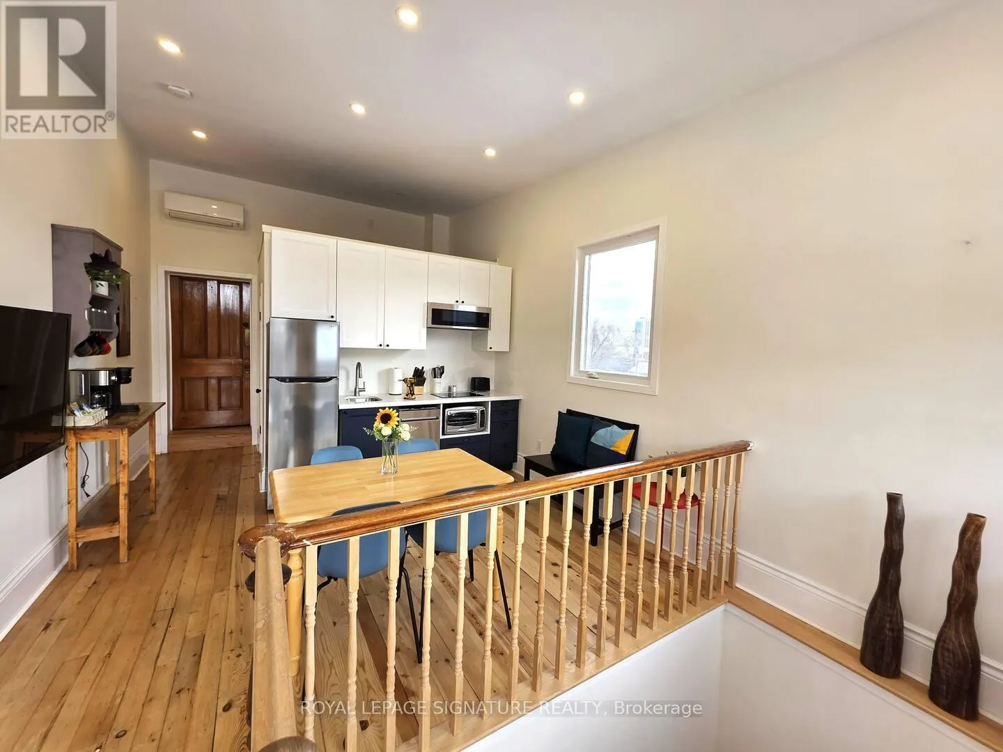 3 FURNISHED - 562 PARLIAMENT STREET