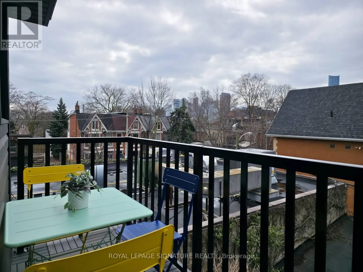 3 FURNISHED - 562 PARLIAMENT STREET