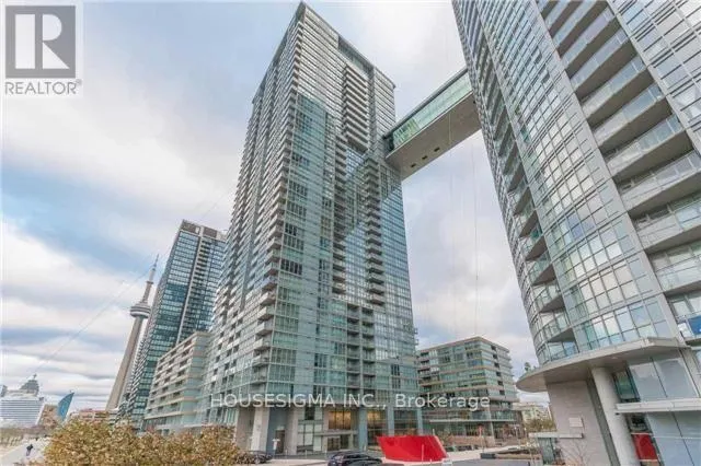 1032 - 15 ICEBOAT TERRACE