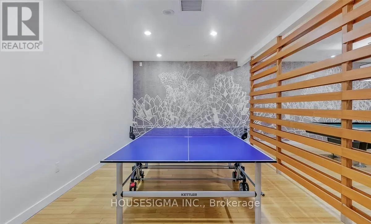 1032 - 15 ICEBOAT TERRACE