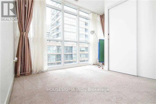 1032 - 15 ICEBOAT TERRACE