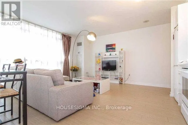 1032 - 15 ICEBOAT TERRACE