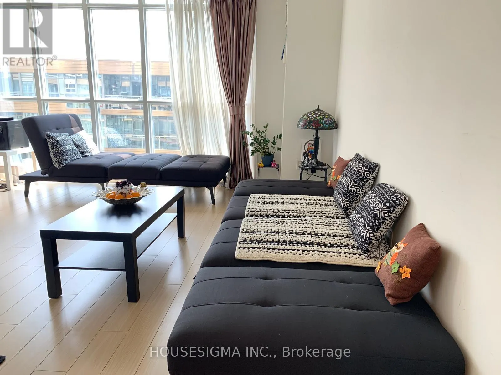 1032 - 15 ICEBOAT TERRACE