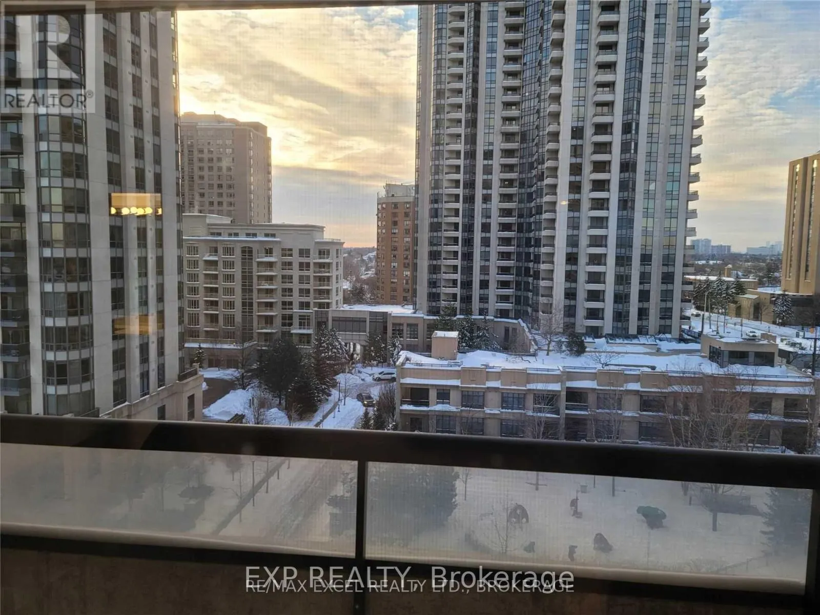 1007 - 18 SOMMERSET WAY