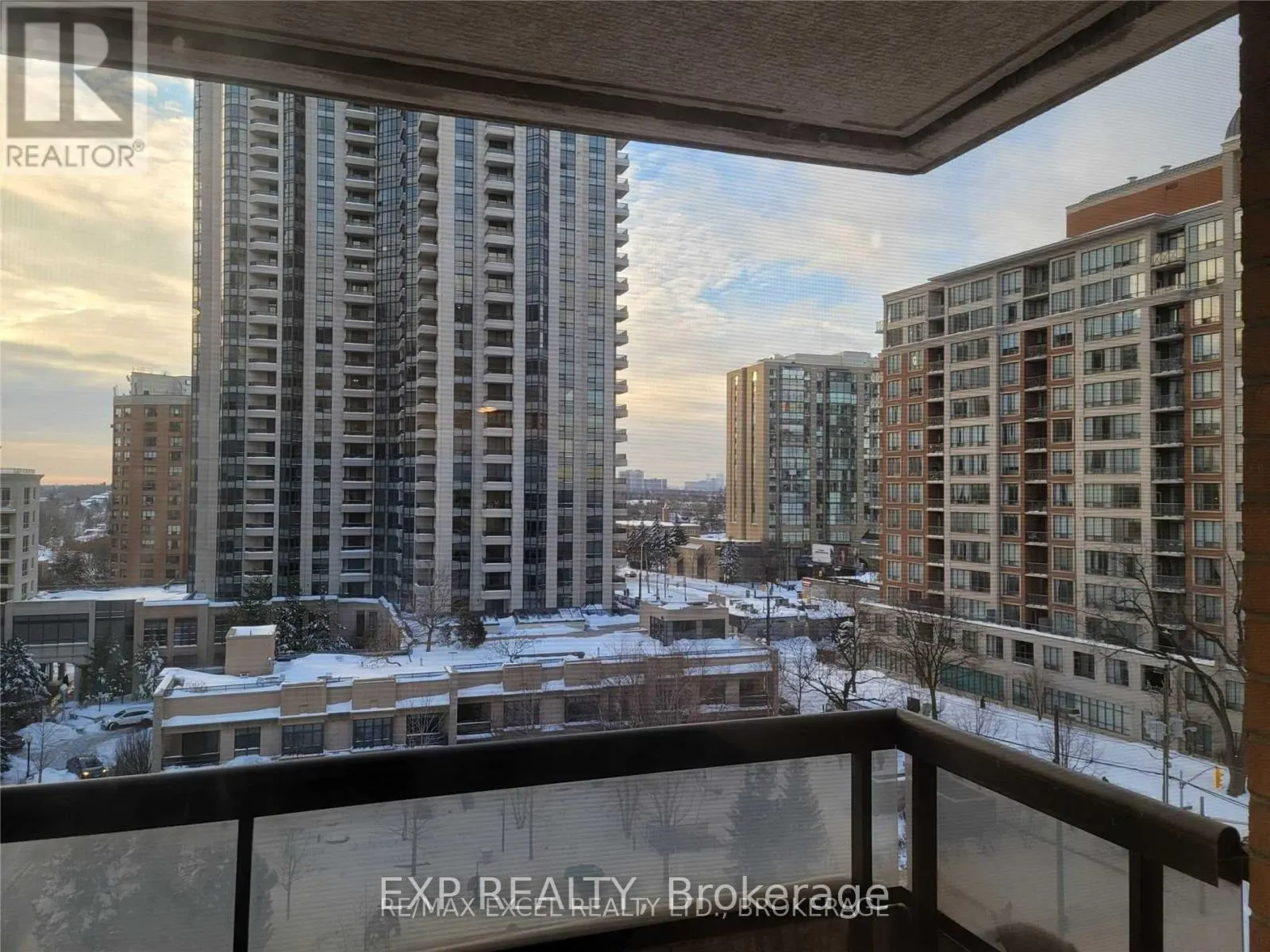 1007 - 18 SOMMERSET WAY