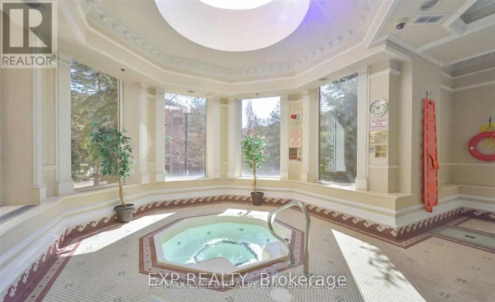 1007 - 18 SOMMERSET WAY