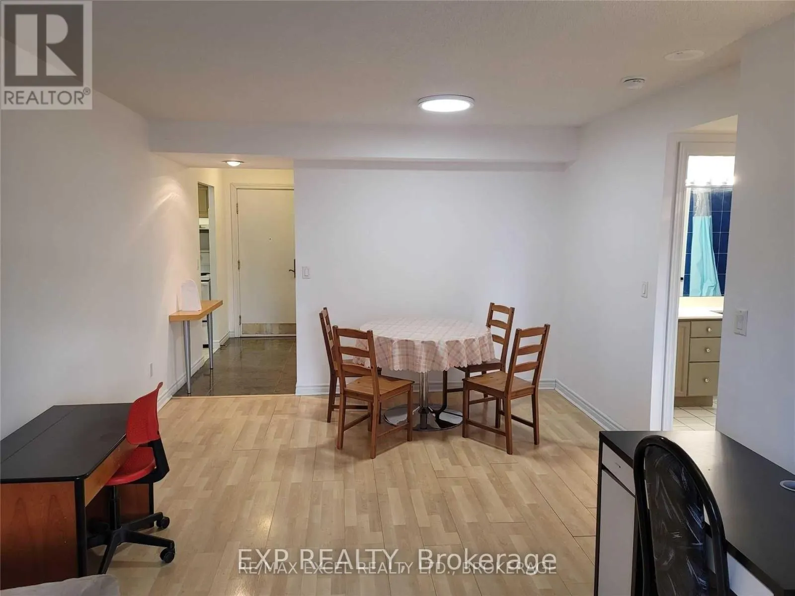 1007 - 18 SOMMERSET WAY