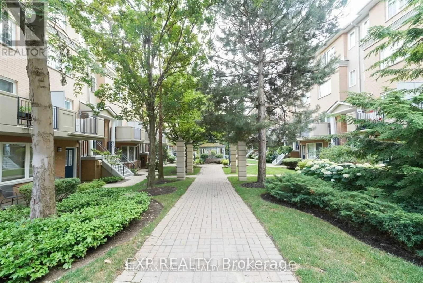1007 - 18 SOMMERSET WAY