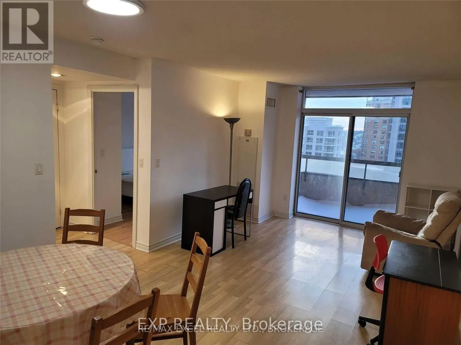 1007 - 18 SOMMERSET WAY