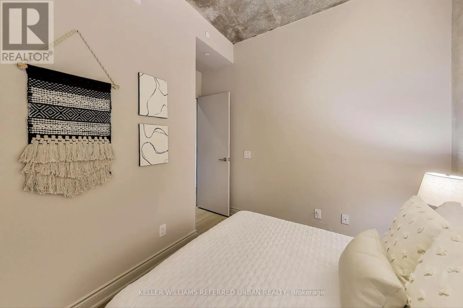 616 - 608 RICHMOND STREET W