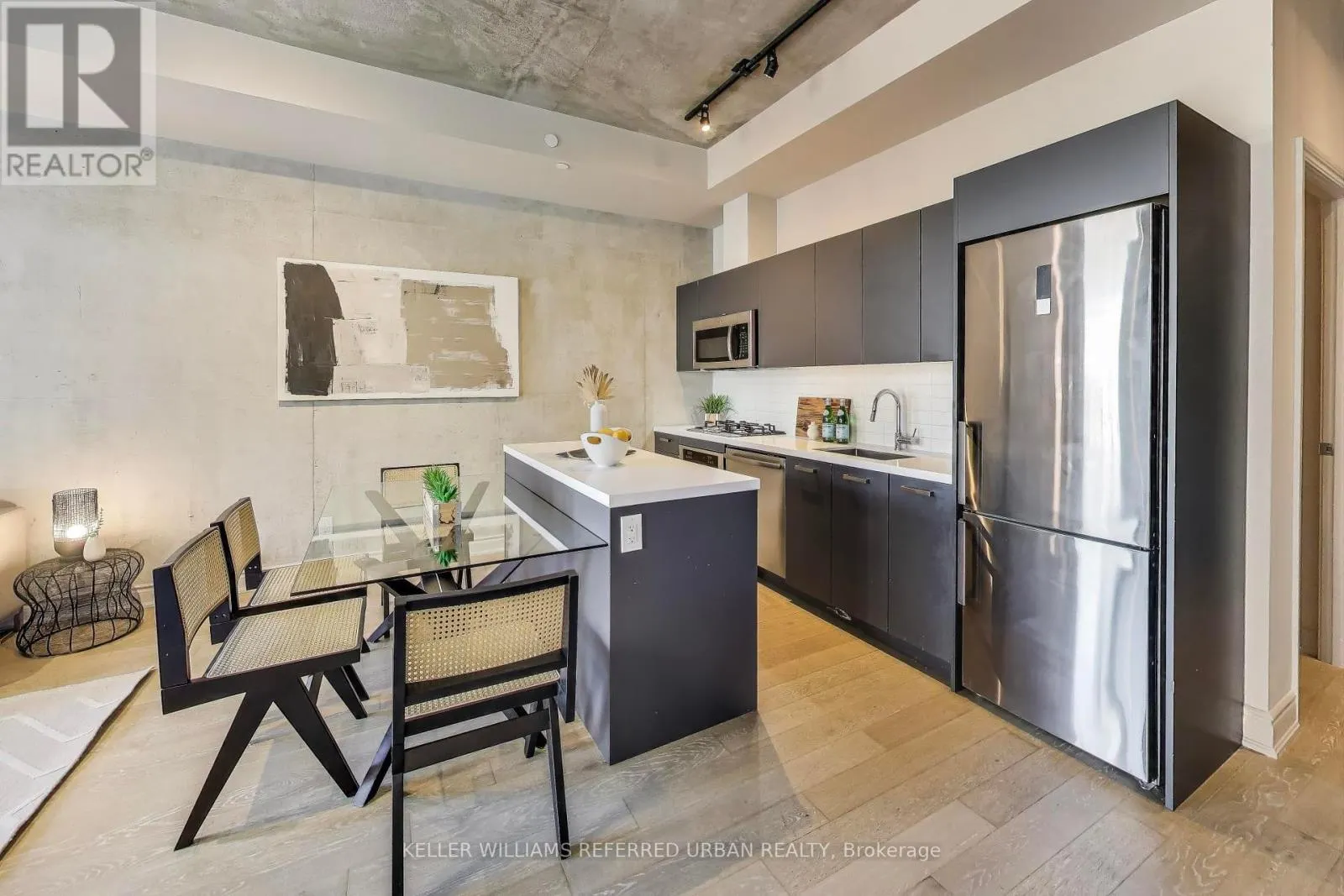 616 - 608 RICHMOND STREET W