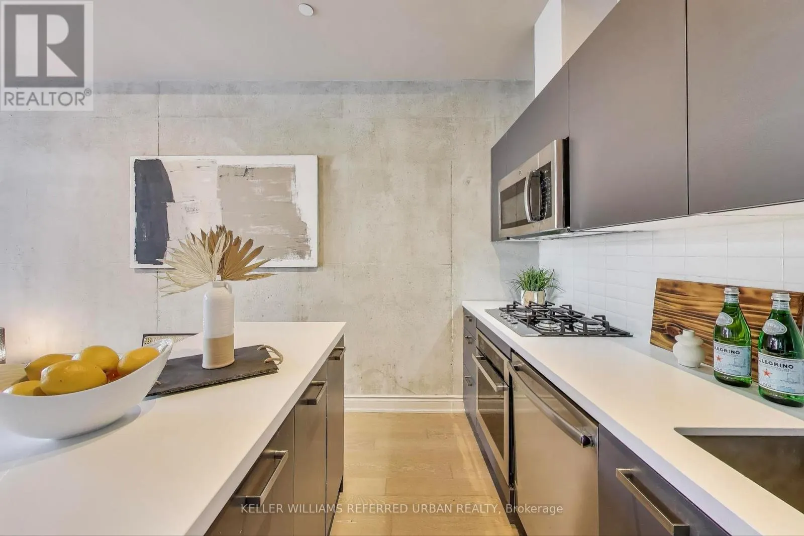 616 - 608 RICHMOND STREET W