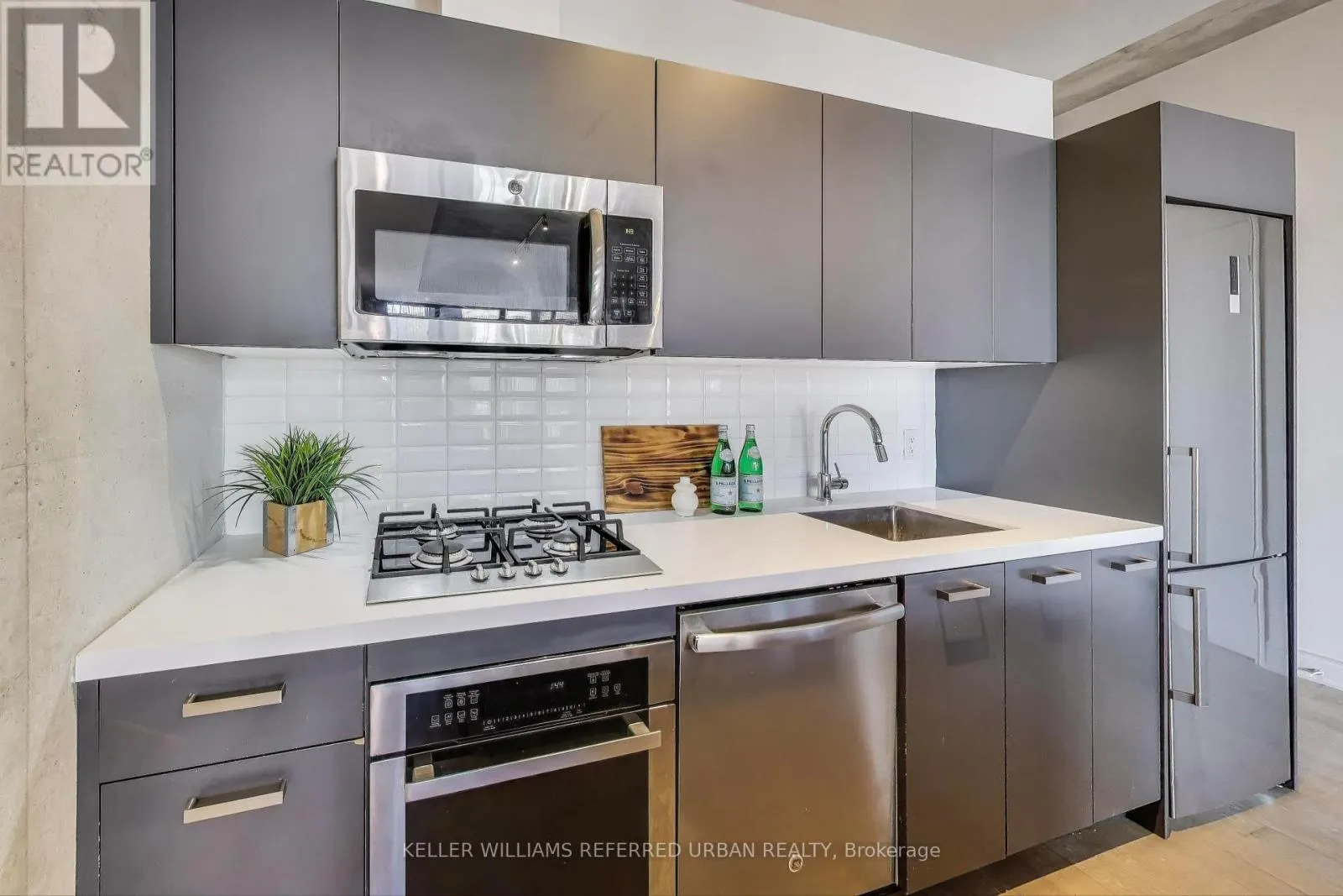 616 - 608 RICHMOND STREET W