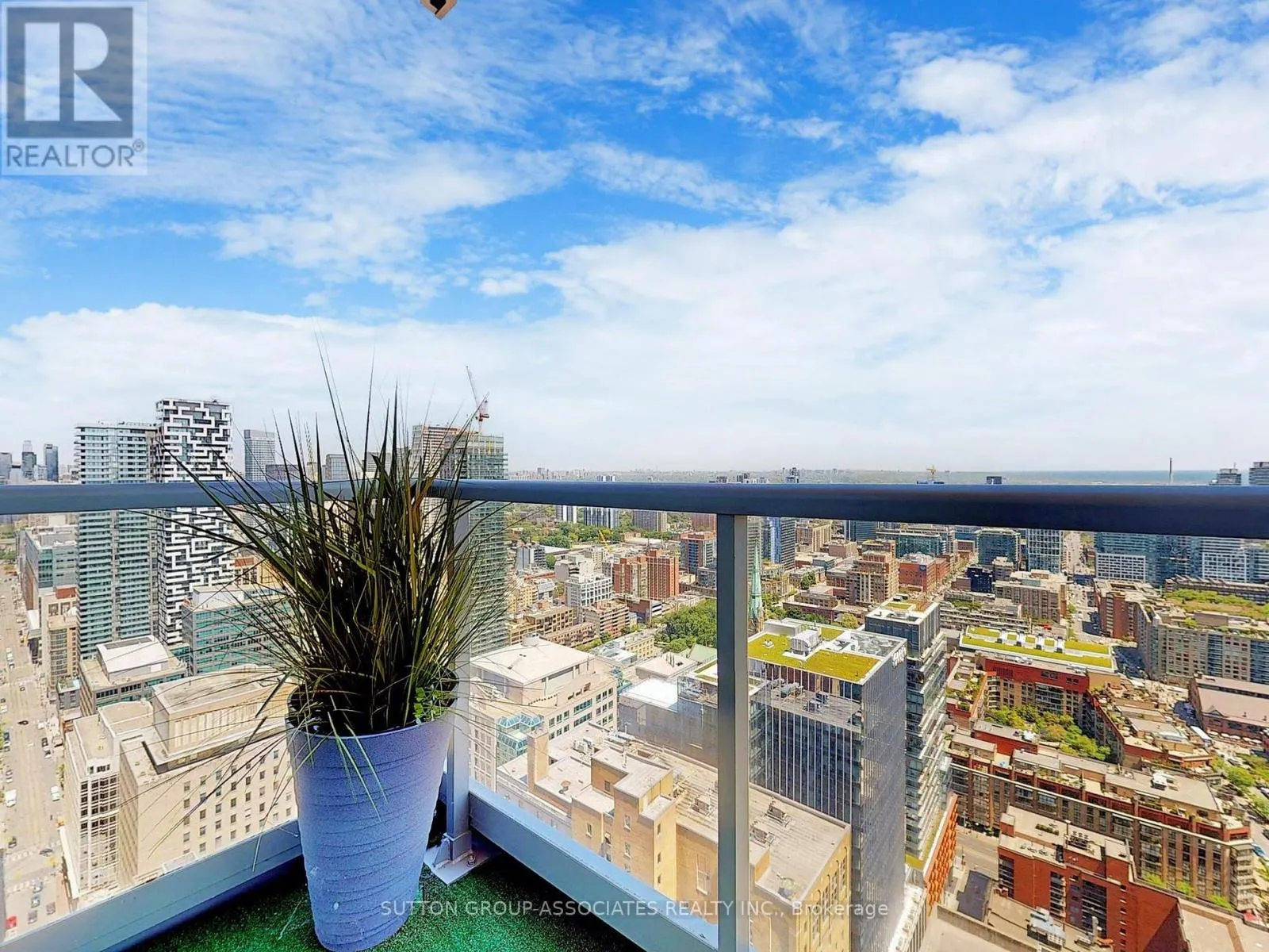 3904 - 88 SCOTT STREET