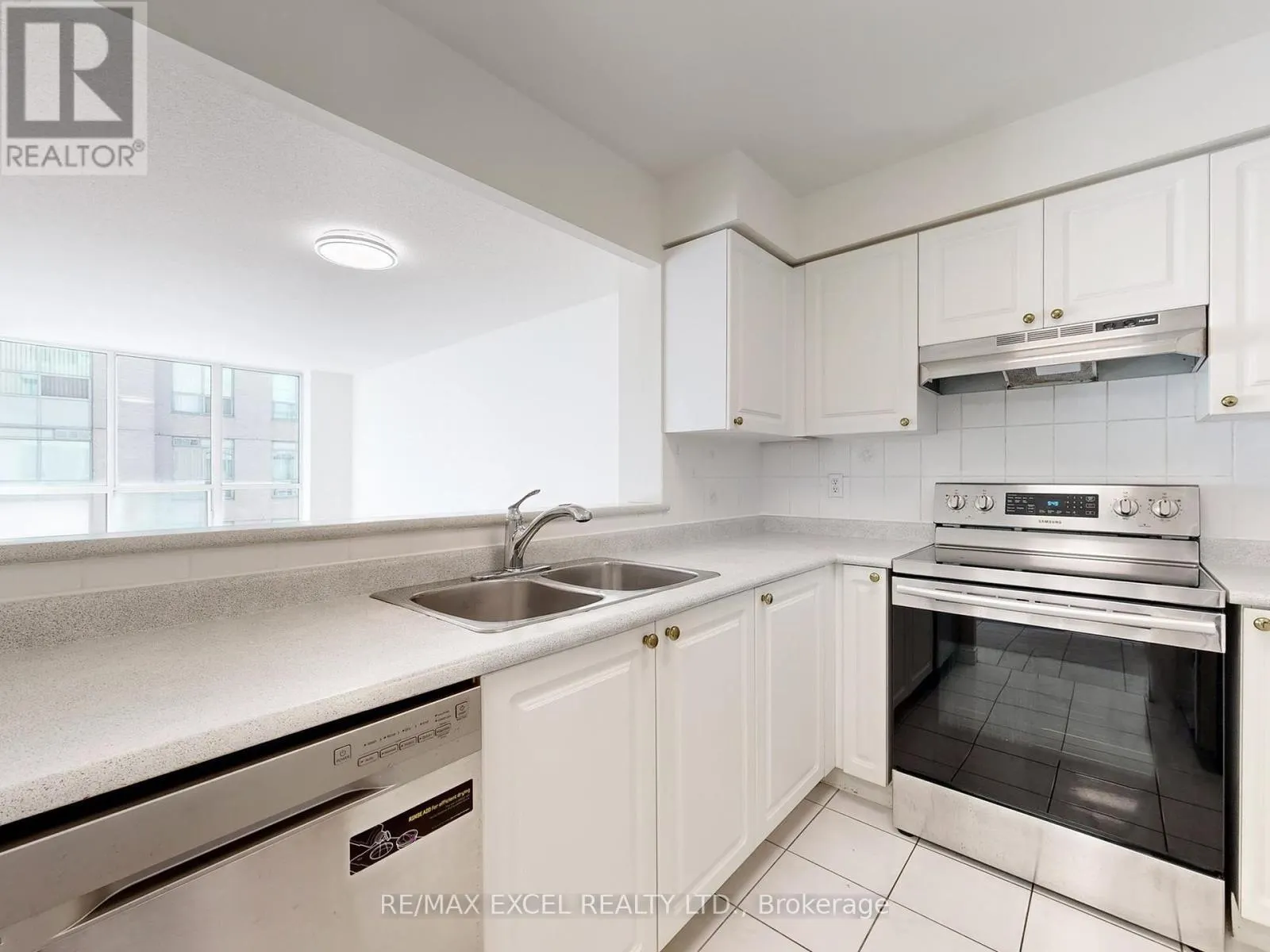 707 - 29 PEMBERTON AVENUE