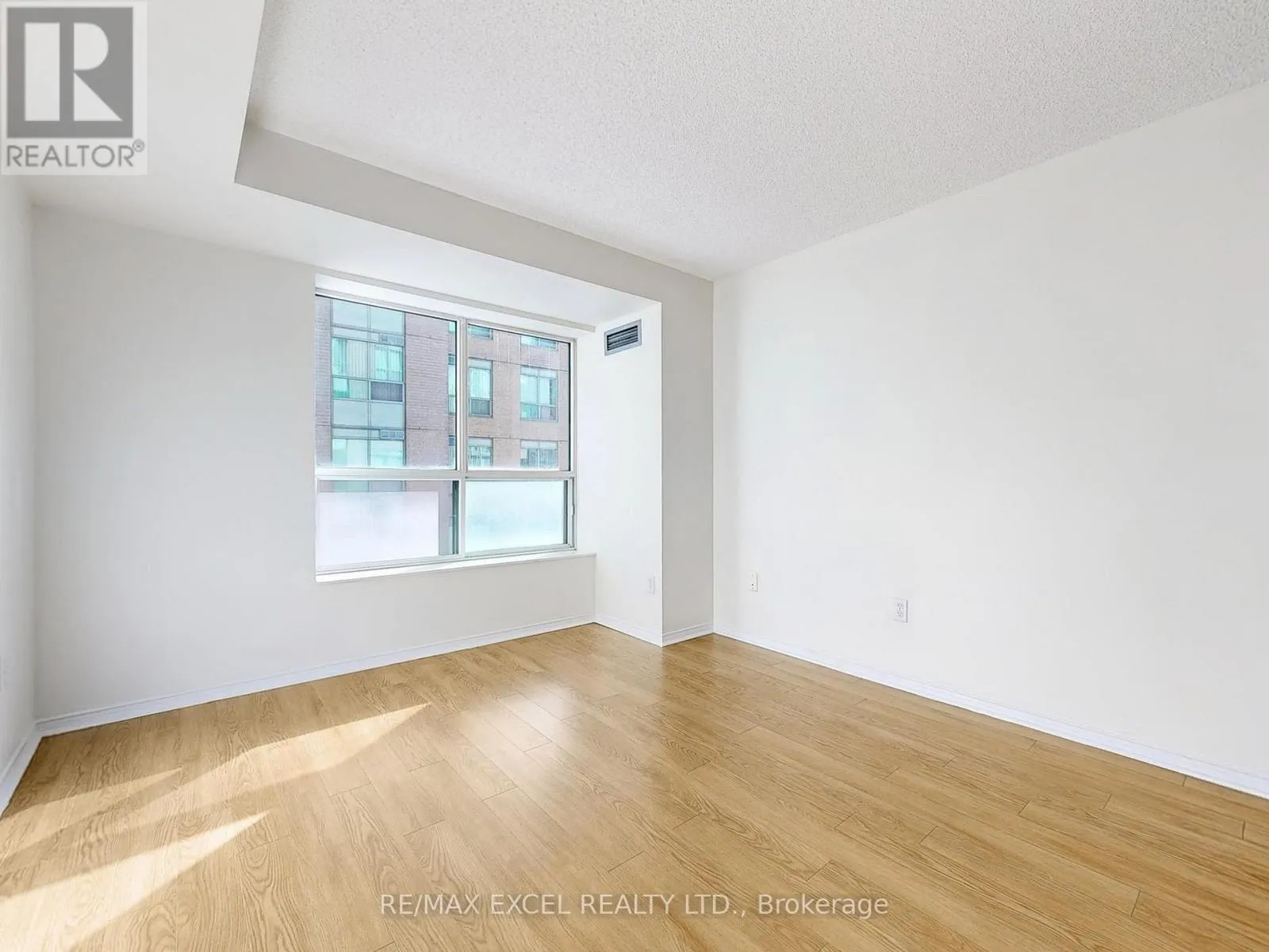 707 - 29 PEMBERTON AVENUE