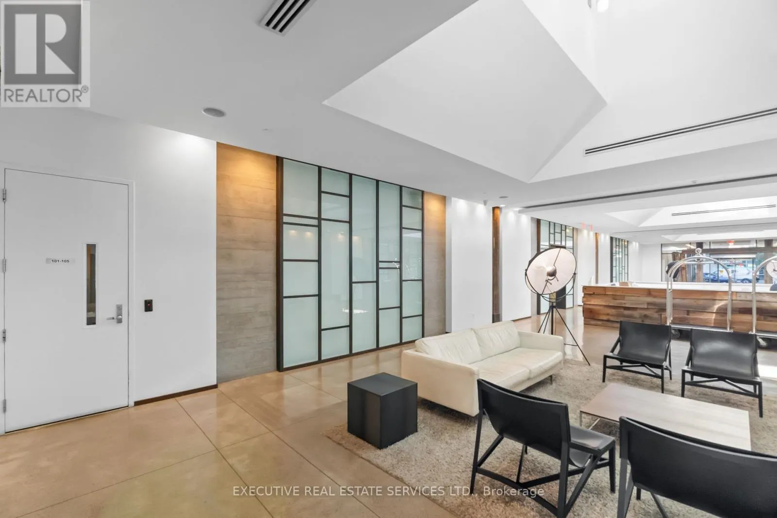 721 - 1030 KING STREET W