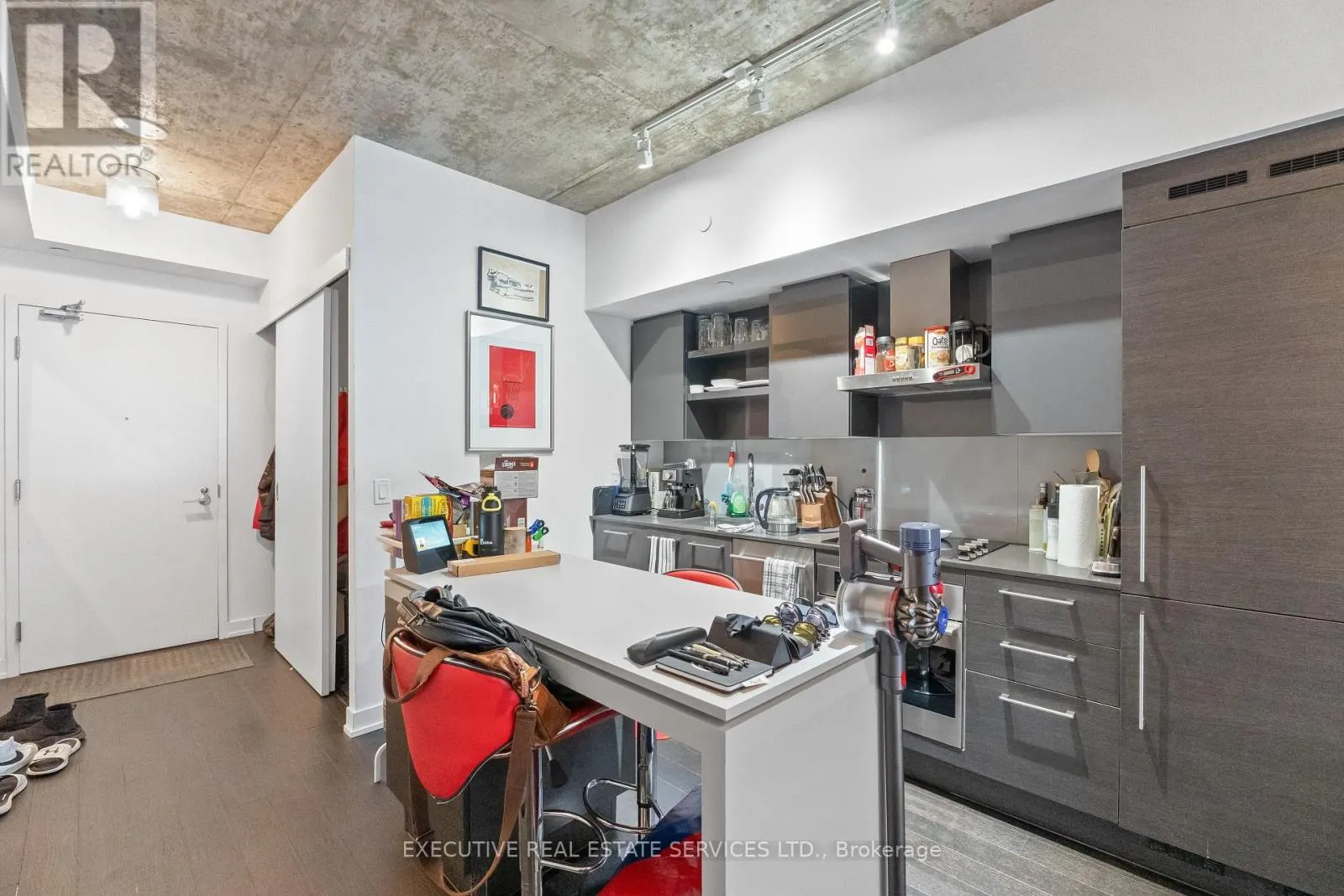721 - 1030 KING STREET W