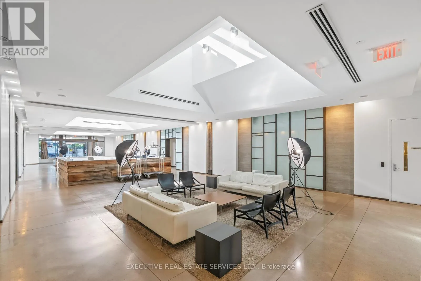 721 - 1030 KING STREET W