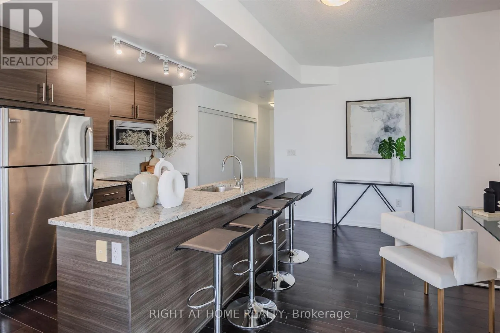 206 - 70 FOREST MANOR ROAD