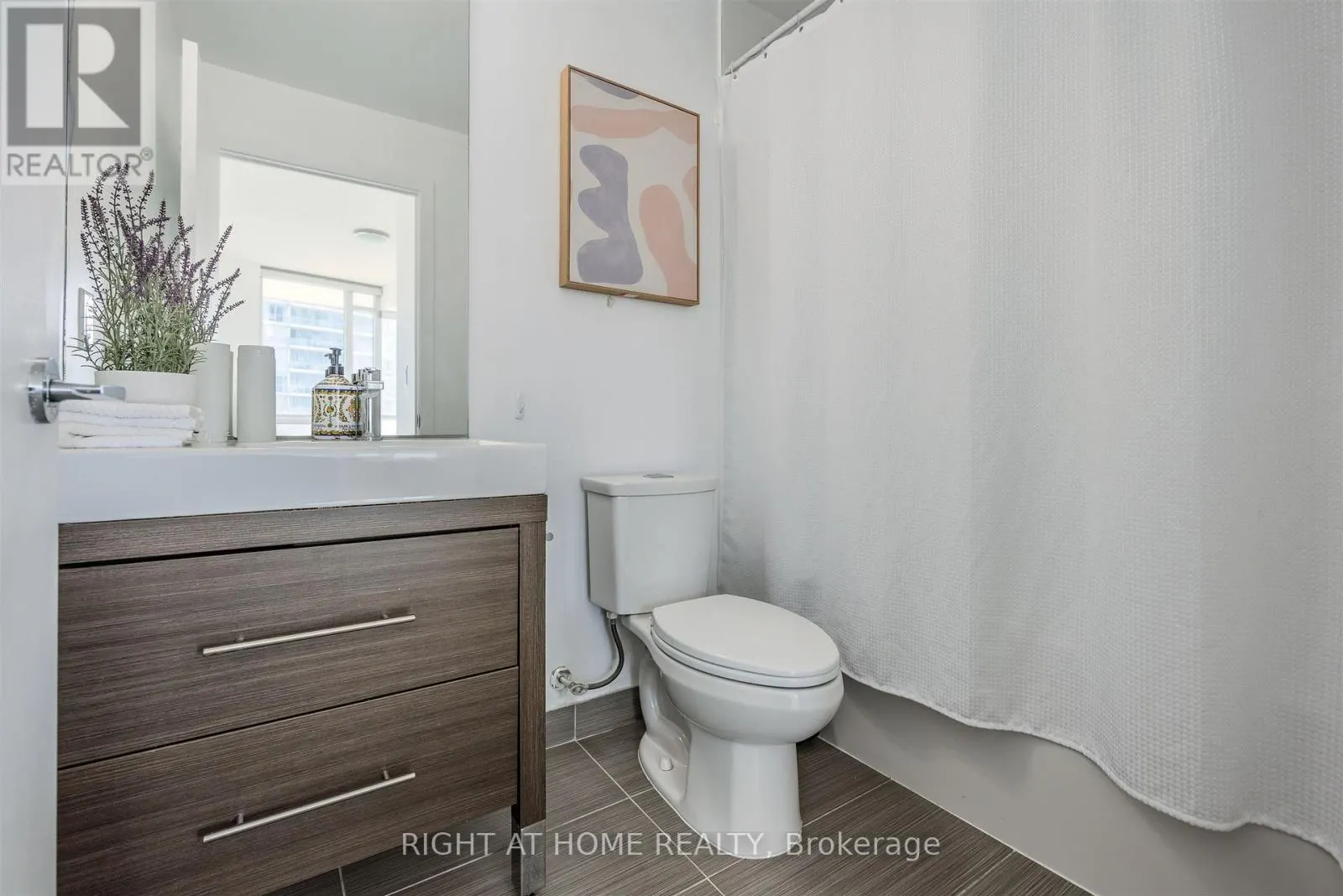 206 - 70 FOREST MANOR ROAD