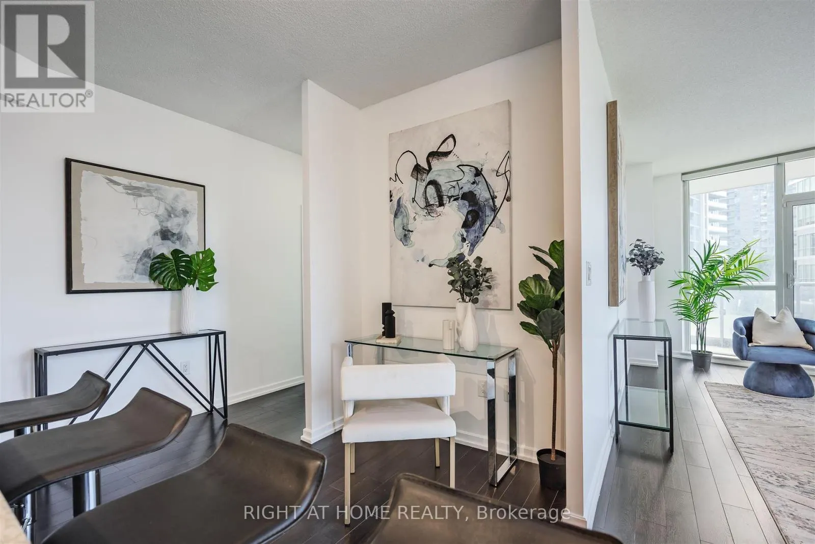 206 - 70 FOREST MANOR ROAD