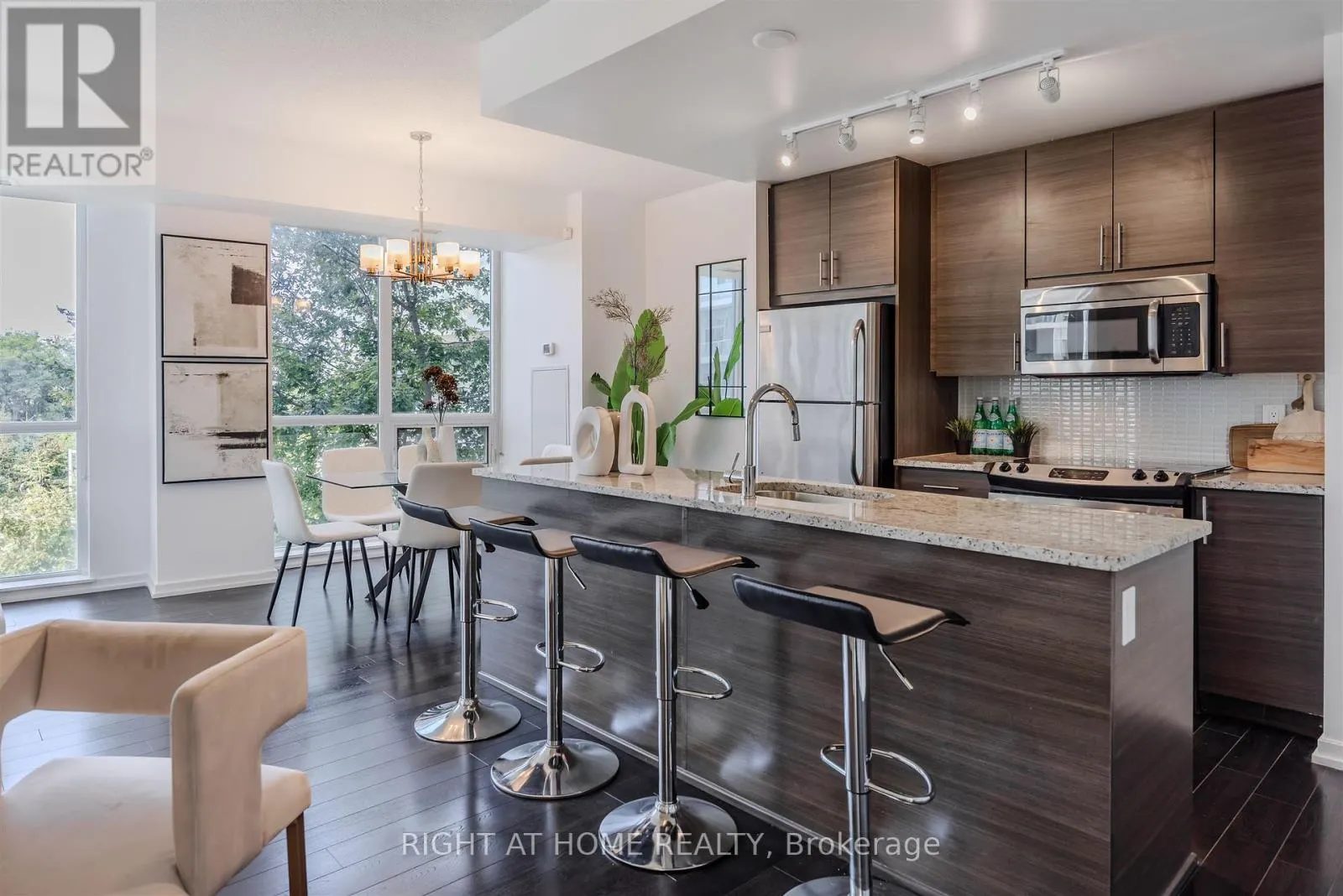 206 - 70 FOREST MANOR ROAD