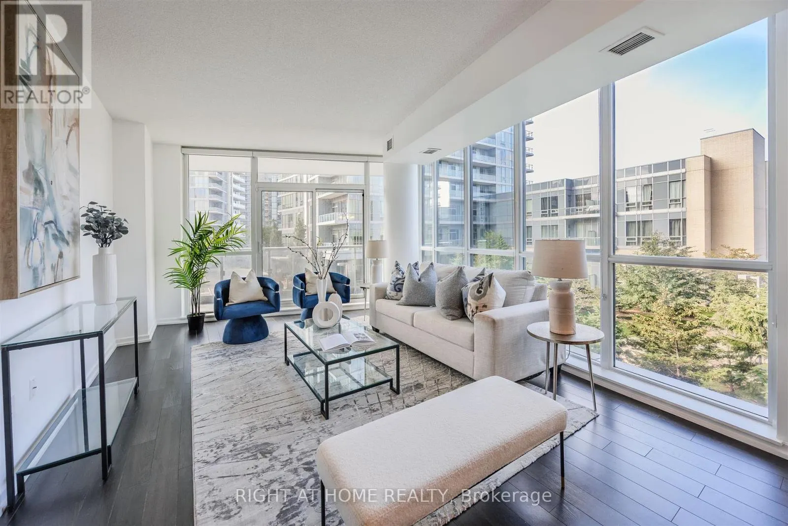 206 - 70 FOREST MANOR ROAD