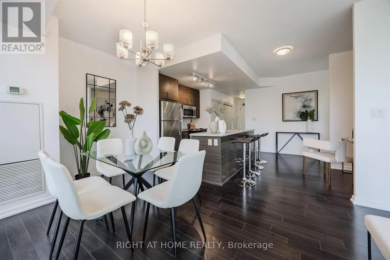 206 - 70 FOREST MANOR ROAD
