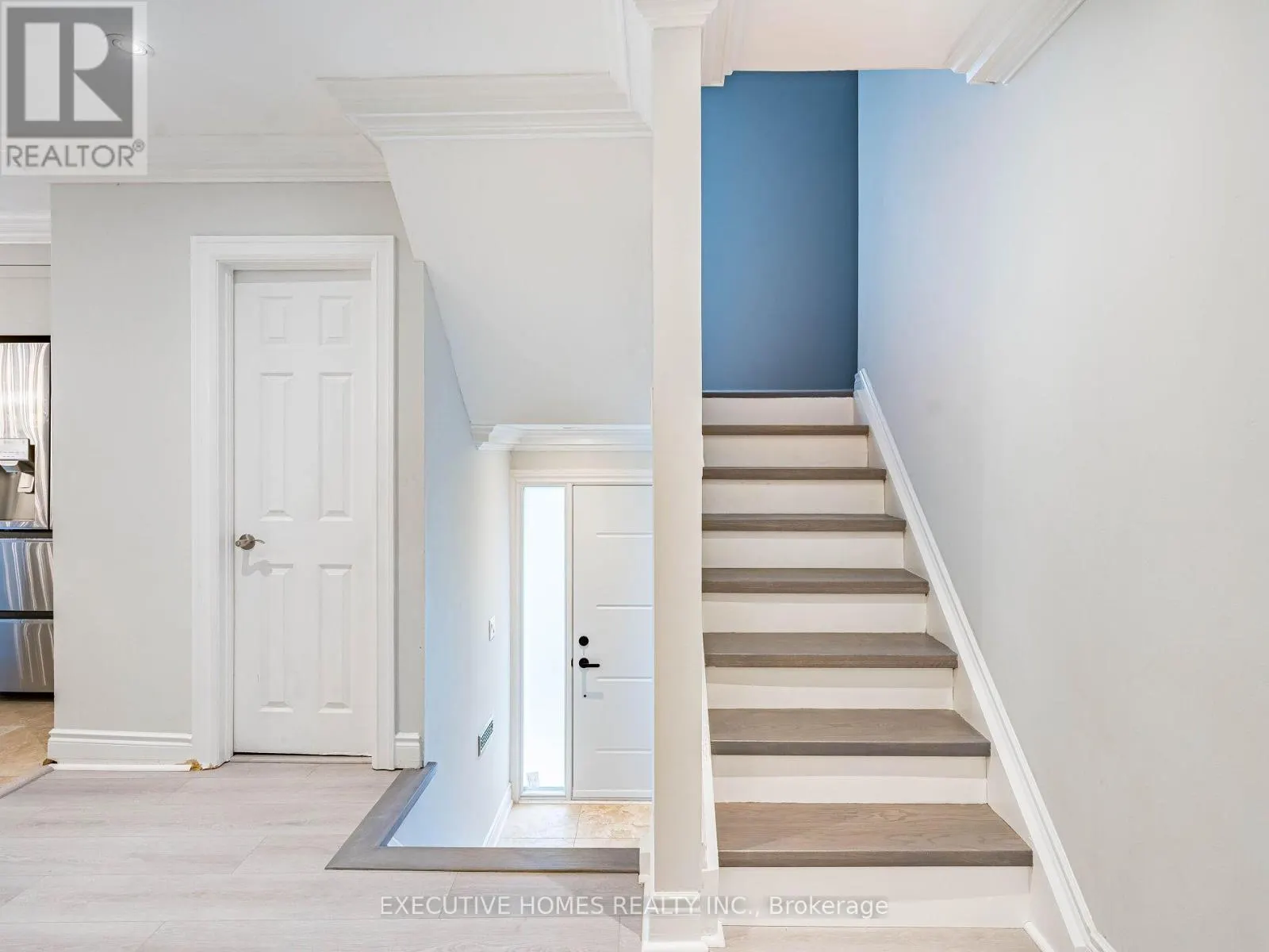 210 - 55 RAMEAU DRIVE E