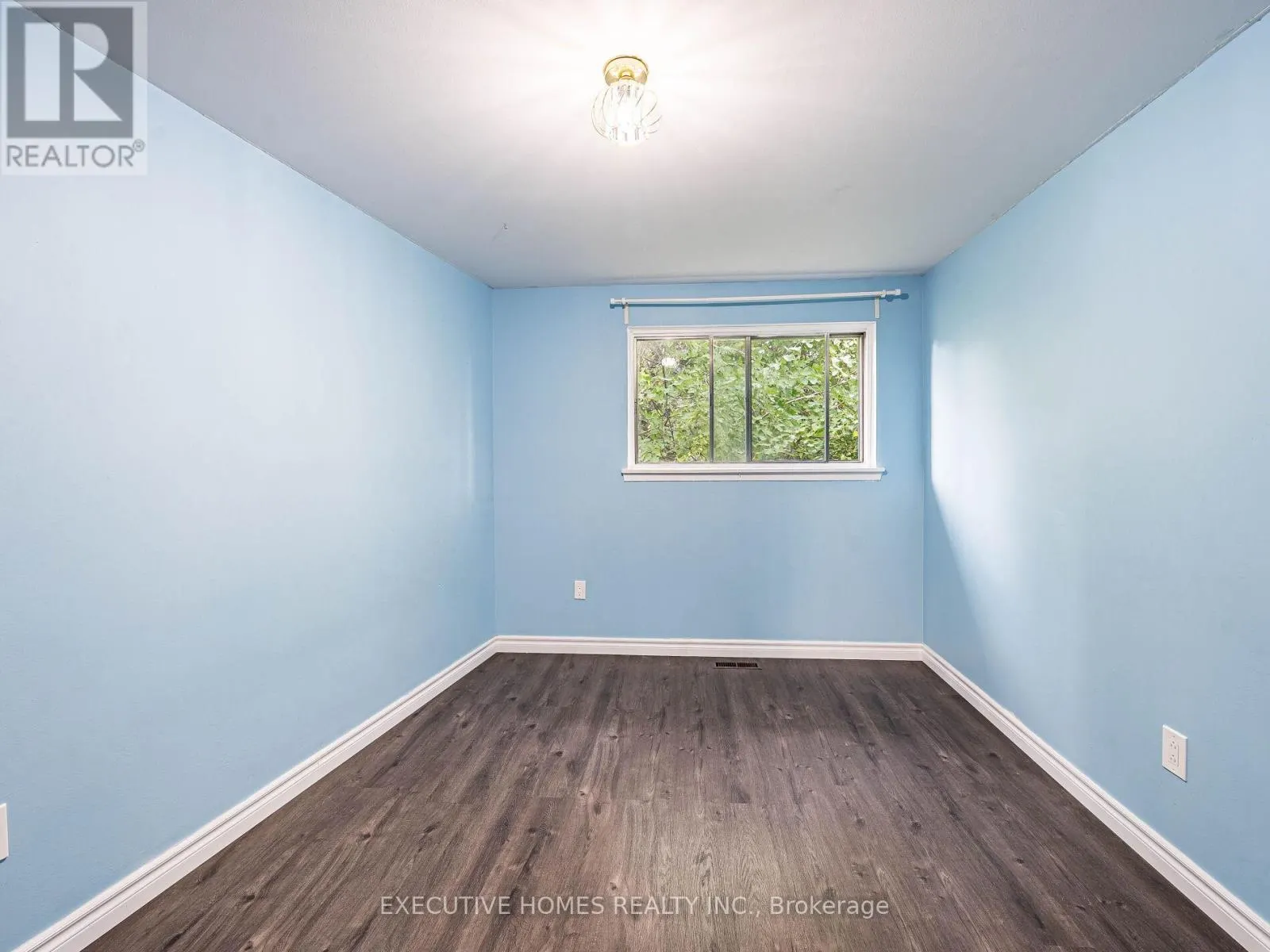 210 - 55 RAMEAU DRIVE E