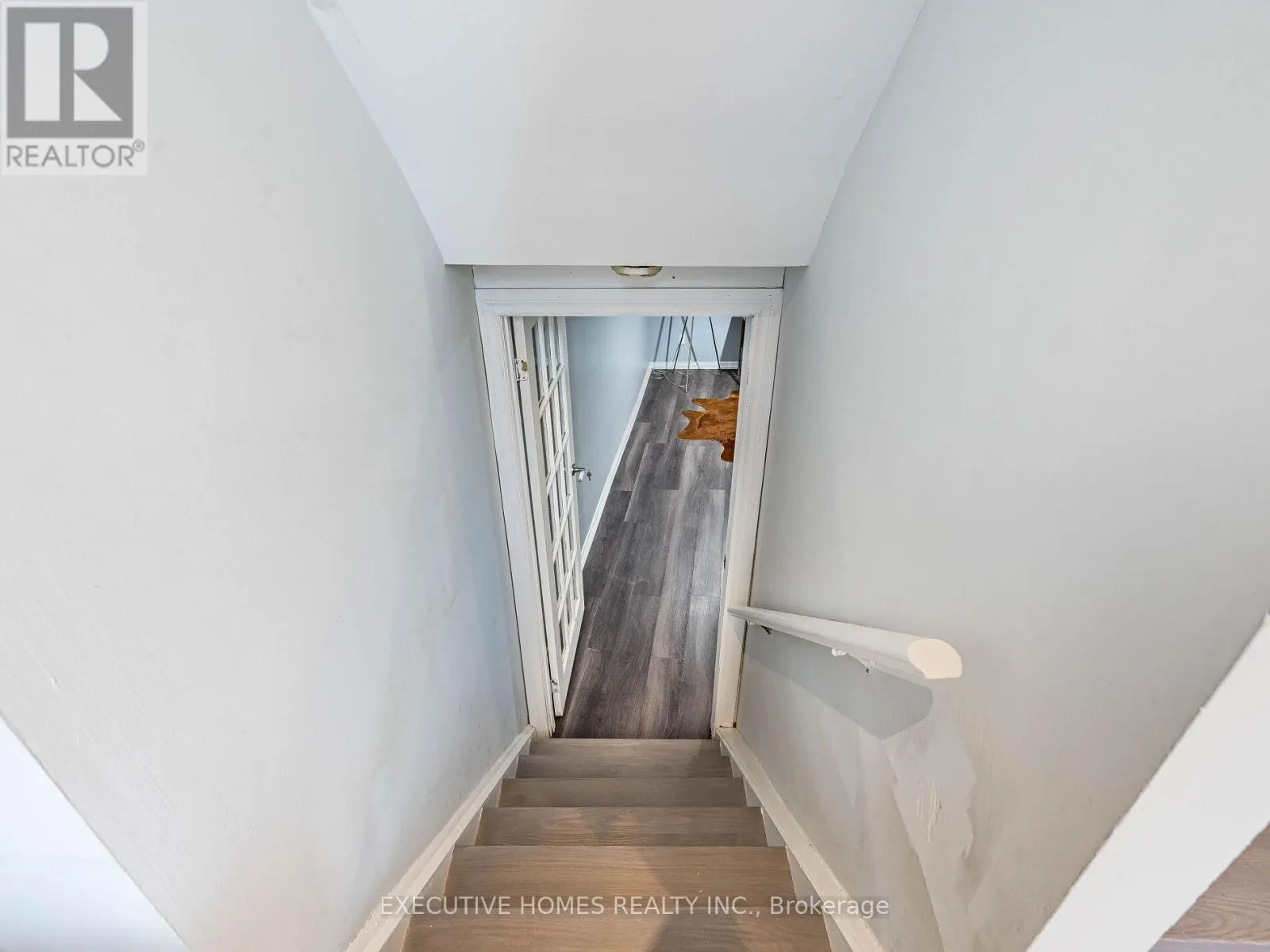 210 - 55 RAMEAU DRIVE E
