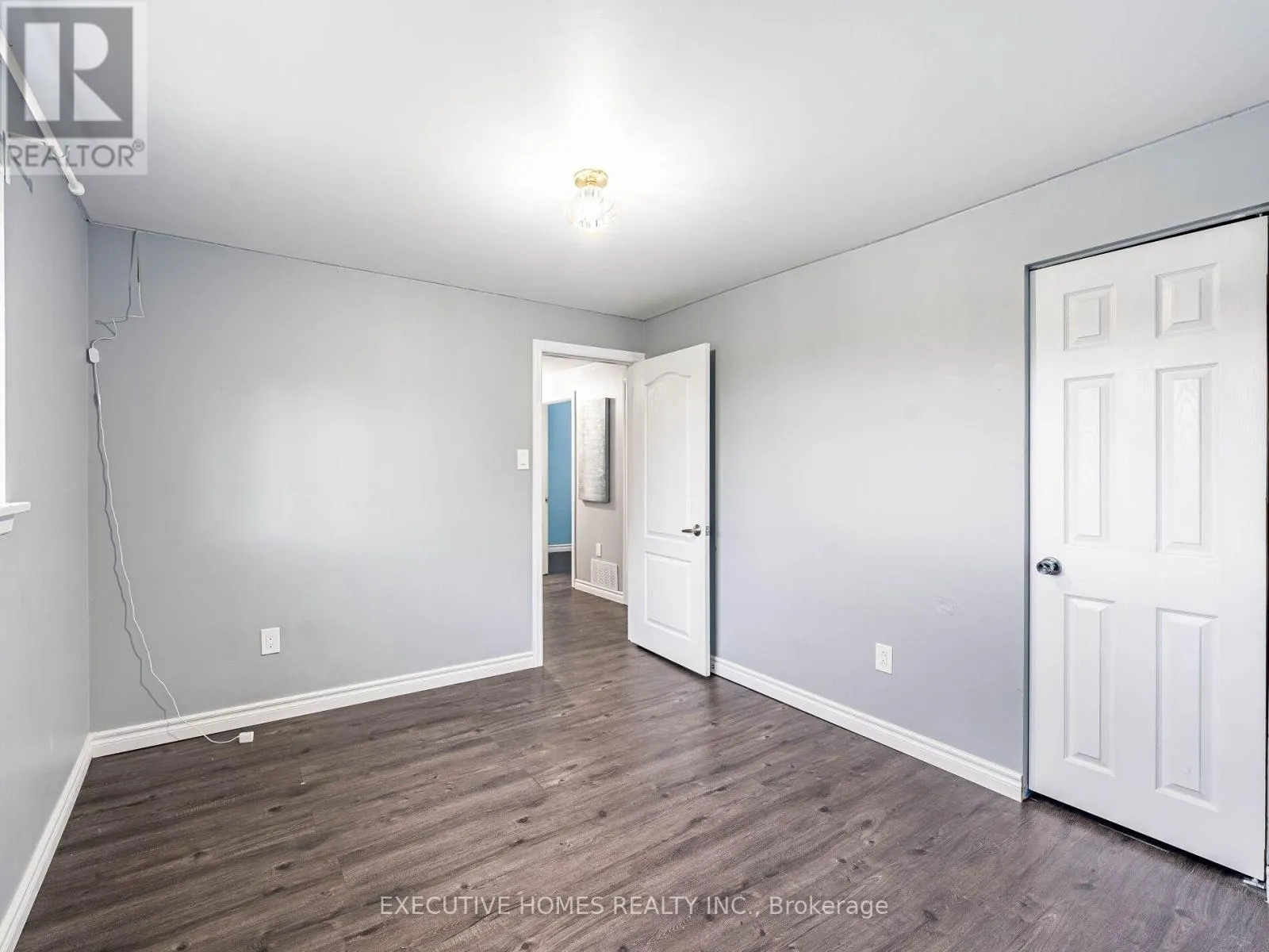 210 - 55 RAMEAU DRIVE E