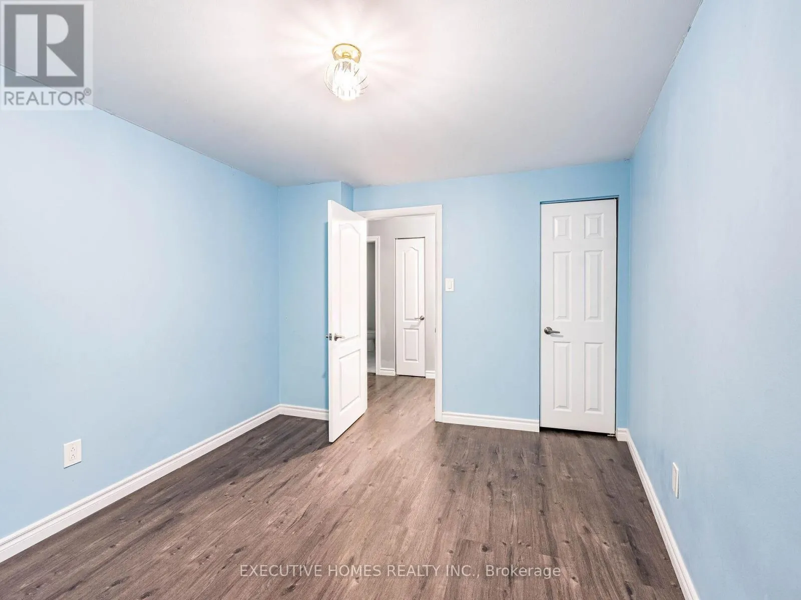 210 - 55 RAMEAU DRIVE E