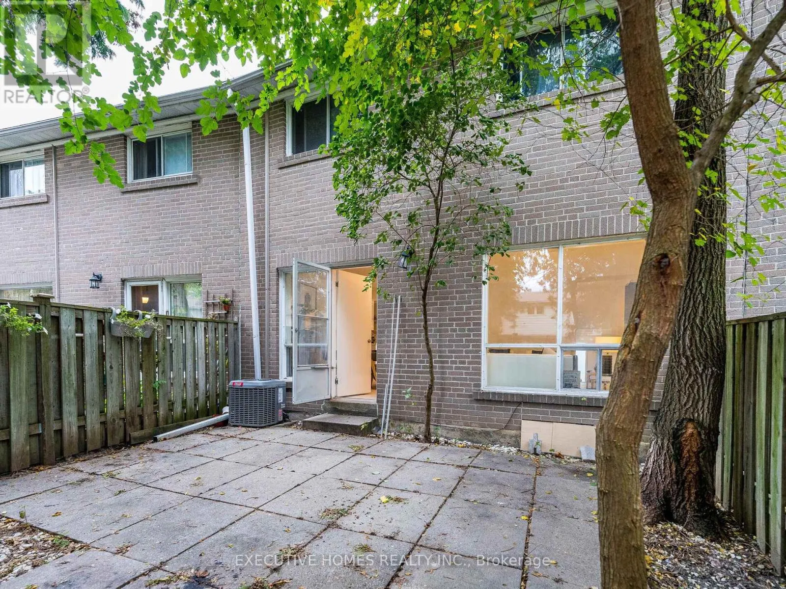 210 - 55 RAMEAU DRIVE E