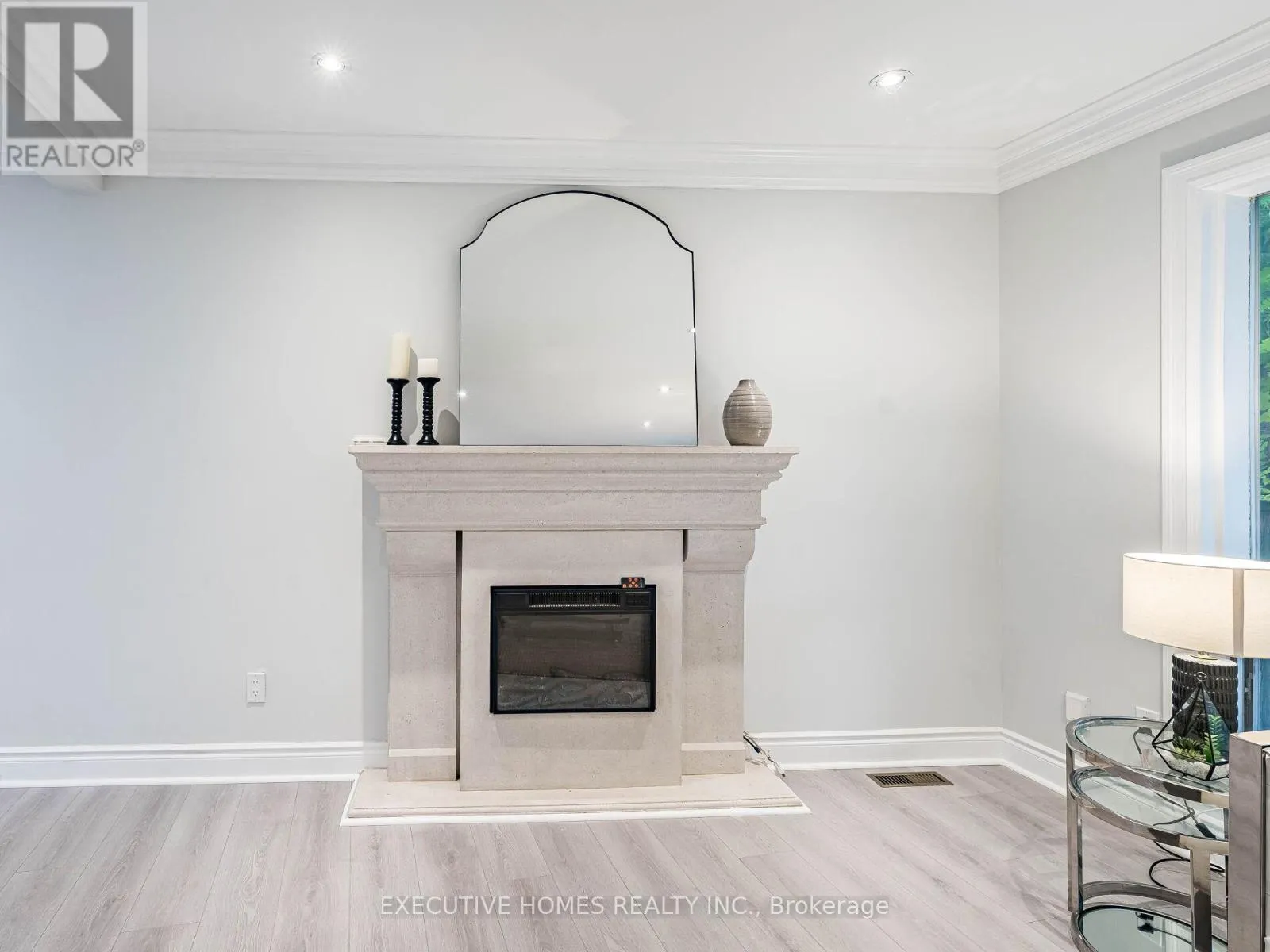210 - 55 RAMEAU DRIVE E