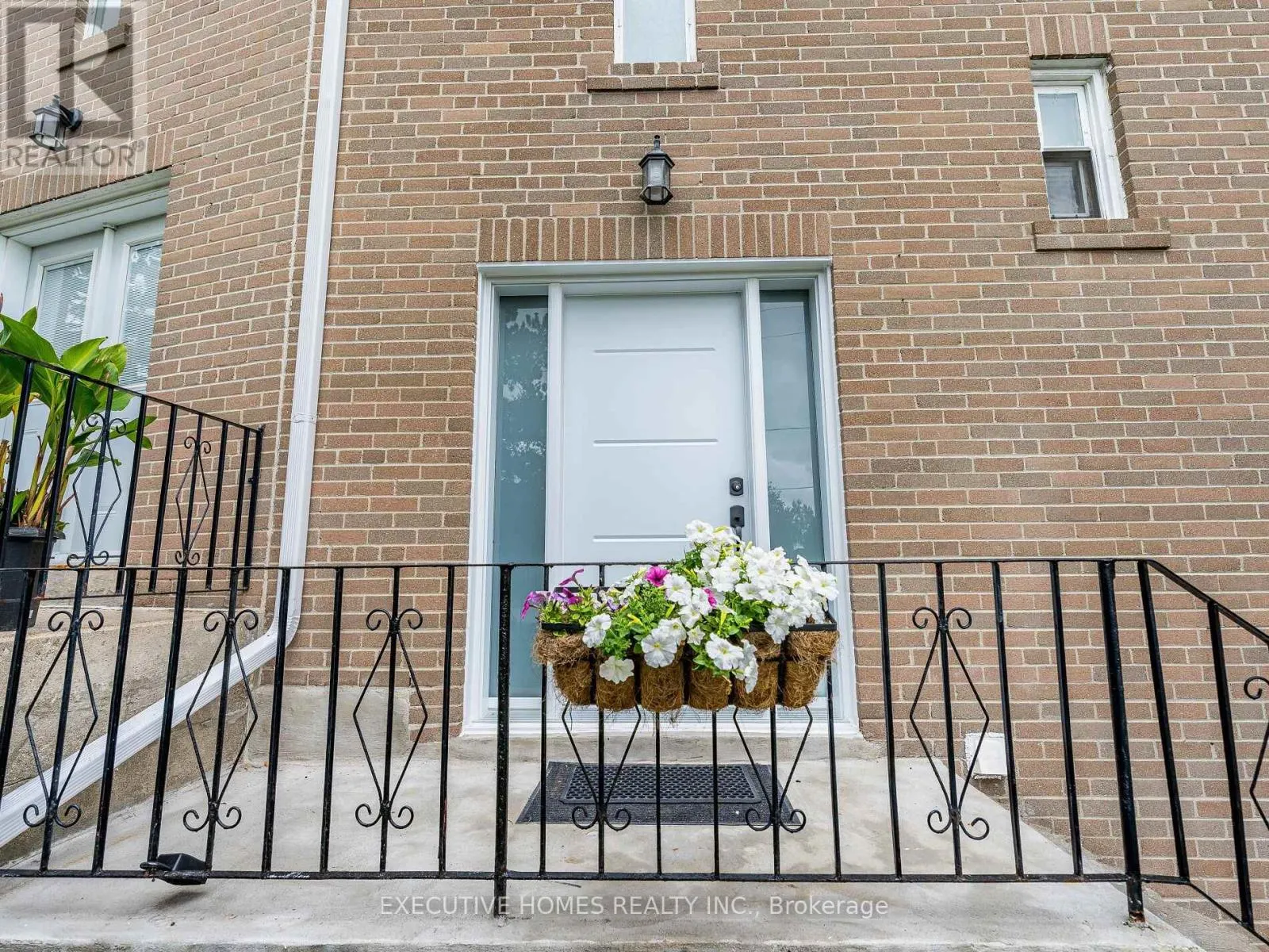 210 - 55 RAMEAU DRIVE E