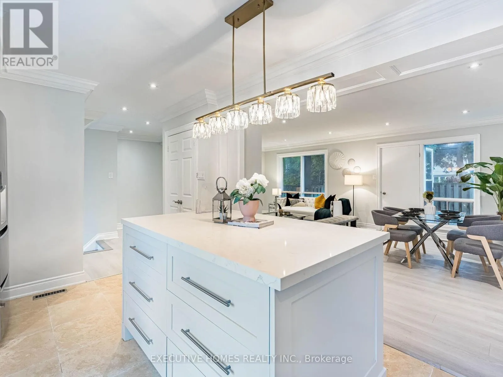 210 - 55 RAMEAU DRIVE E