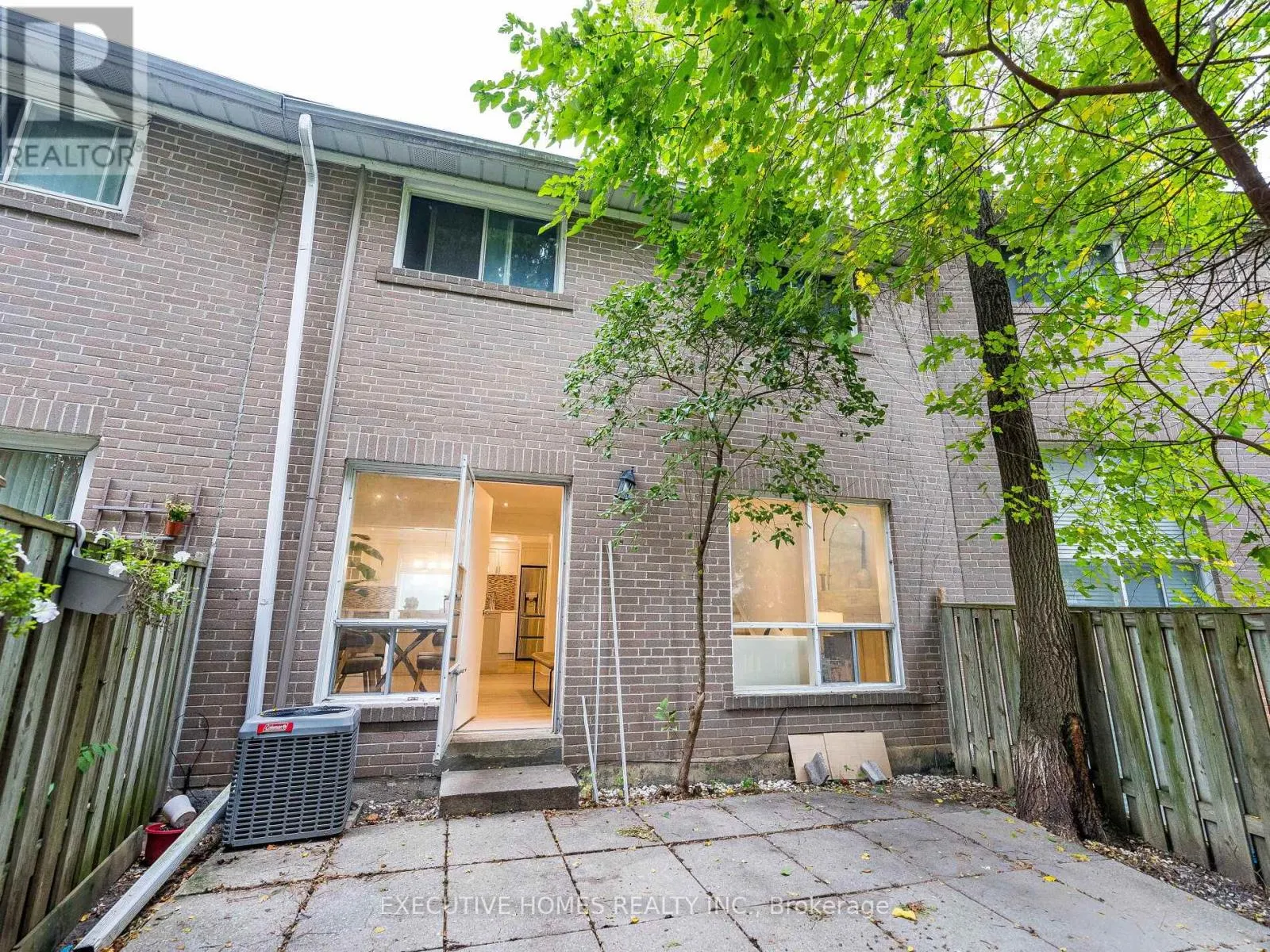 210 - 55 RAMEAU DRIVE E