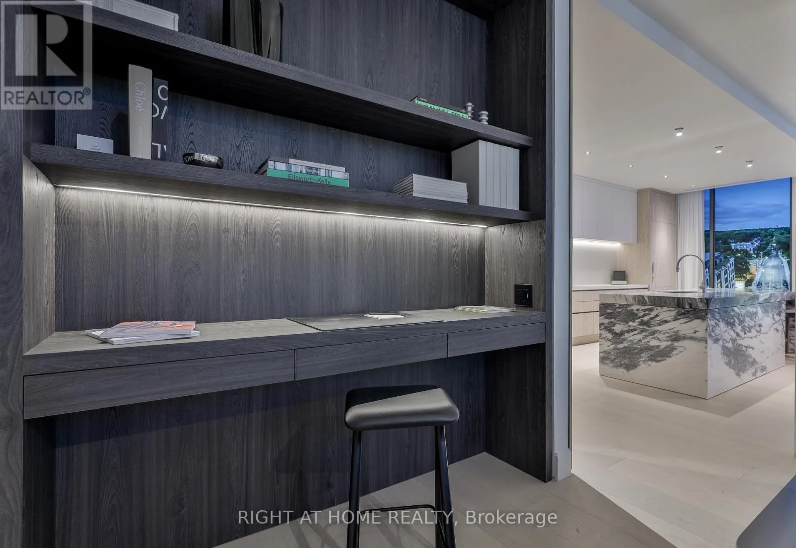 403 - 1 ROXBOROUGH STREET W