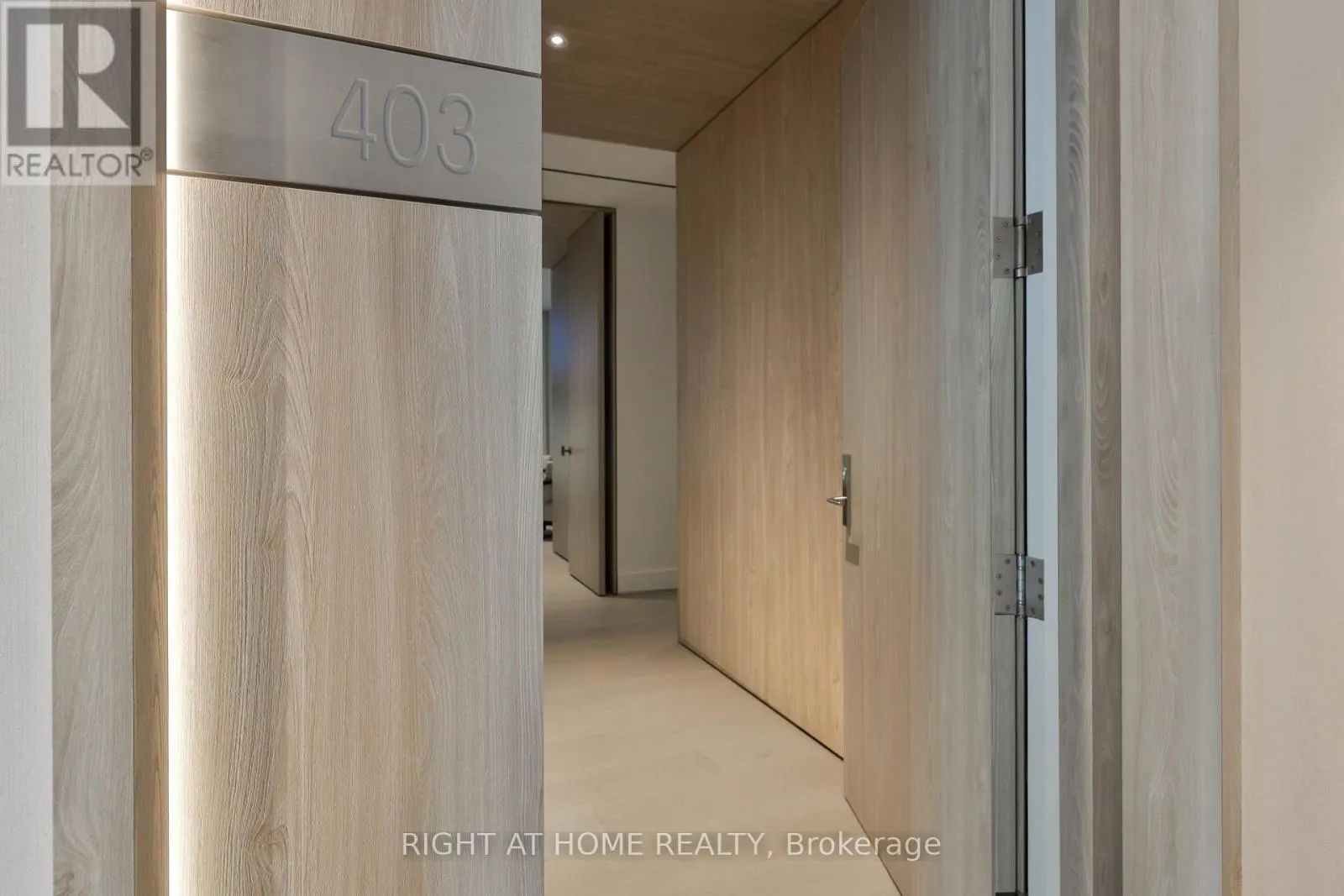 403 - 1 ROXBOROUGH STREET W